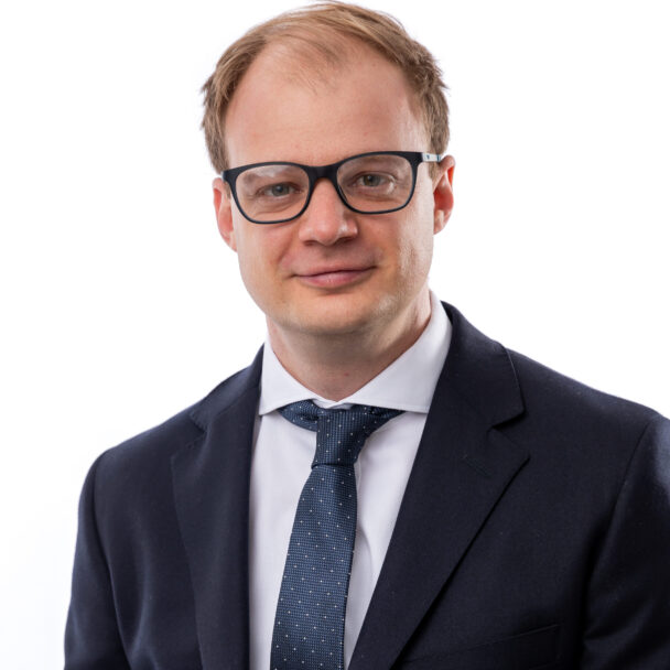Portrait picture of Dr Rob Grounds